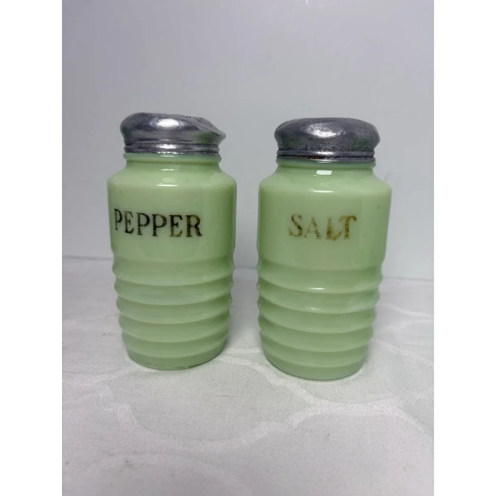Vintage Jadeite Green Glass Salt & Pepper Beehive Uranium Shakers Set